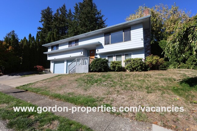 Building Photo - $2,495.00 - NE 27th St - Gresham 4 bedroom...