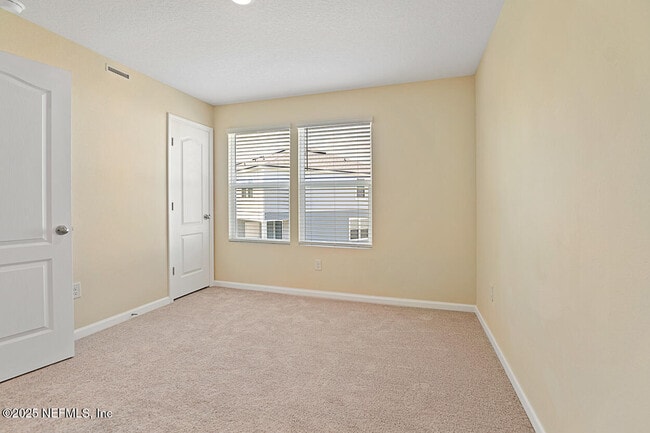 Building Photo - 580 Running Wds St