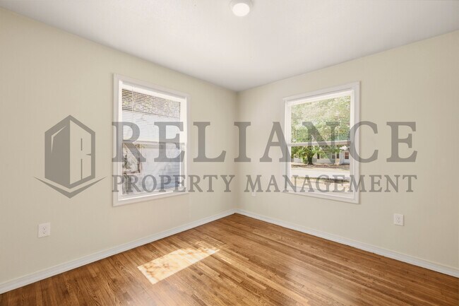 Building Photo - 1752 N Old Manor Rd