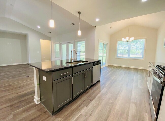 Building Photo - Lovely Three Bedroom Home Located in Lawto...