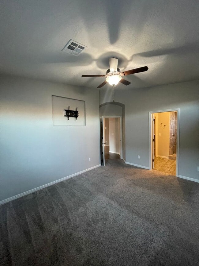 Building Photo - Home in Hayden Estates 3 bedroom, 2 bath with a 3 car garage