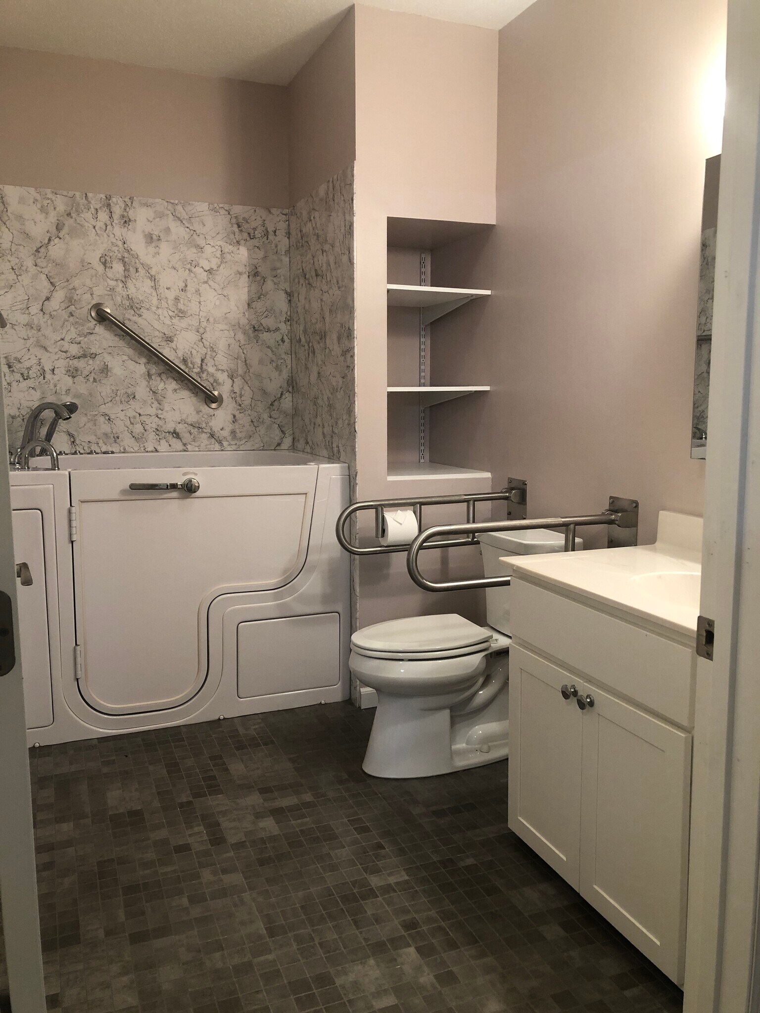 Building Photo - 1680 Oakbrooke Ct