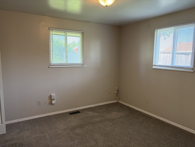 Building Photo - 7280 Cedar Knolls Dr