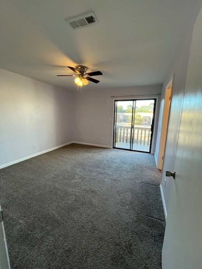 Building Photo - 2548 Flint Dr