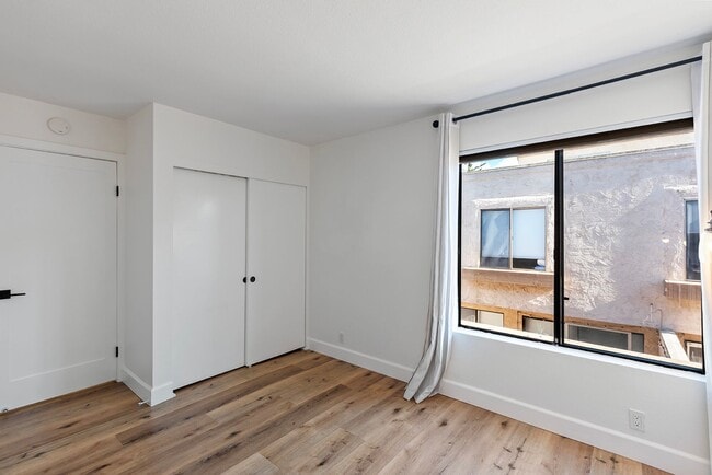 Building Photo - Light-Filled 2BR/2.5BA Townhouse with Private Patio & 2-Car Garage Near UCSD & UTC