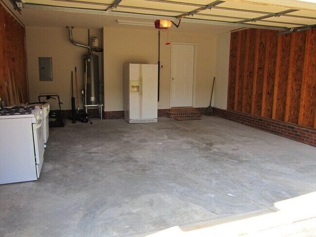 Building Photo - Beautiful Updated Home in Desirable Starmo...