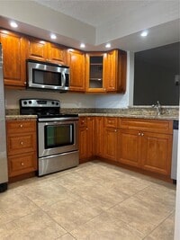 Building Photo - 1650 SW 124th Terrace