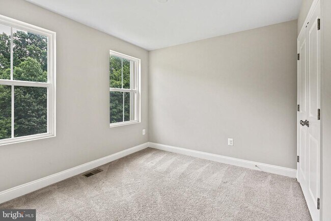 Building Photo - 7126 Tilbury Way