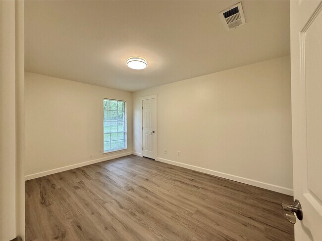 Building Photo - 2043 Cherry Laurel Dr