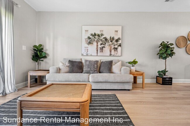 Building Photo - 2 br, 2.5 bath House - 450 S. Geronimo Str...