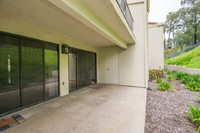 Building Photo - Spacious Dual-Master Condo!