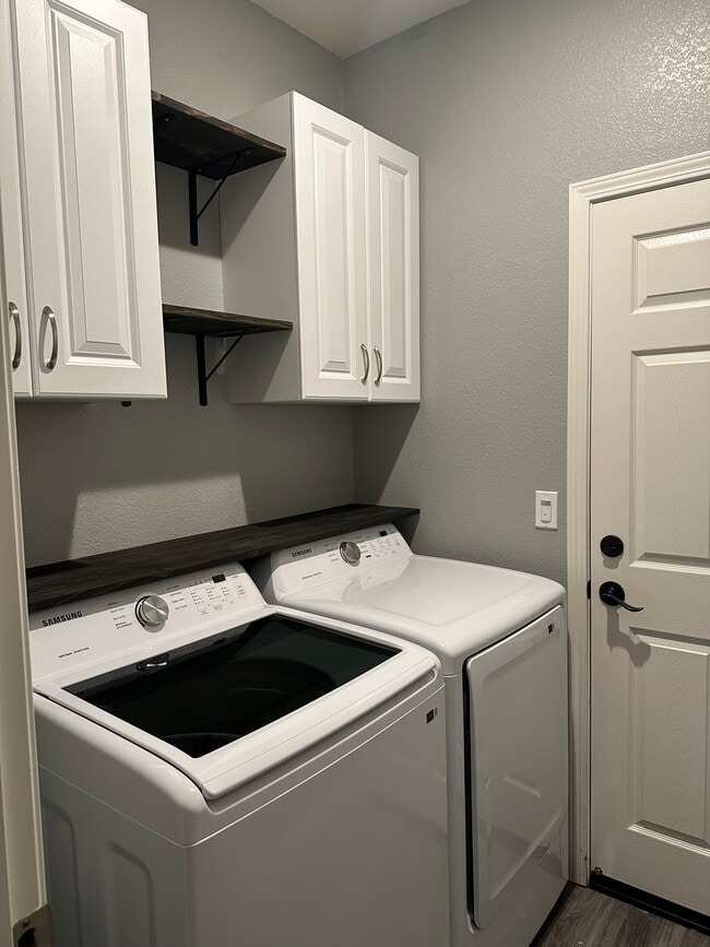 Building Photo - 1113 Greenbrier Dr