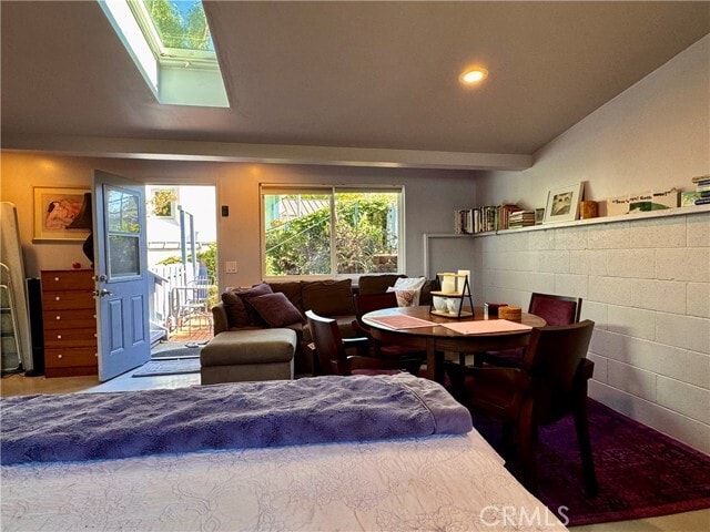 Building Photo - 2370 Temple Hills Dr