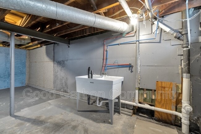 Building Photo - 854 Richmond Ave