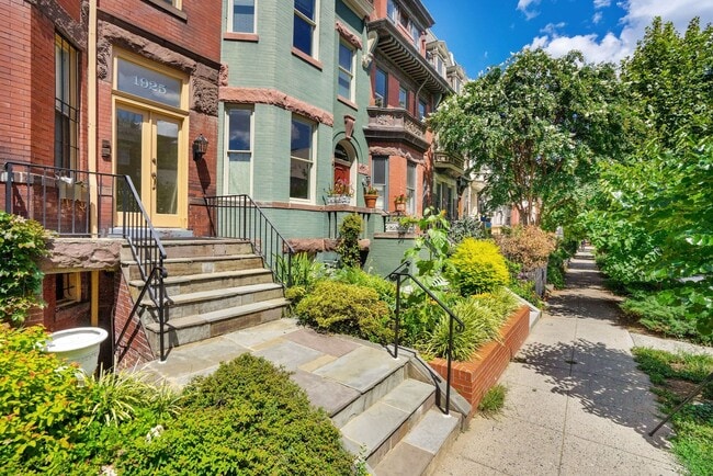Building Photo - Professionally Managed// 3 Bedroom 2 Bathroom Condo // Kalorama/Dupont Circle// 1 Parking Spot In...