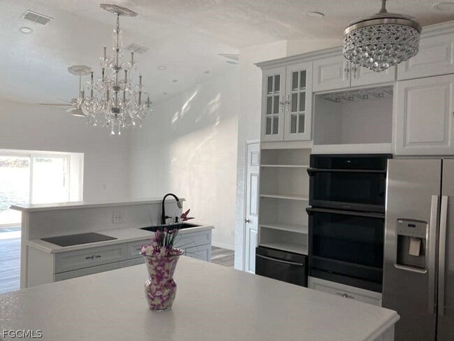 Building Photo - 546 SE 5th Ave