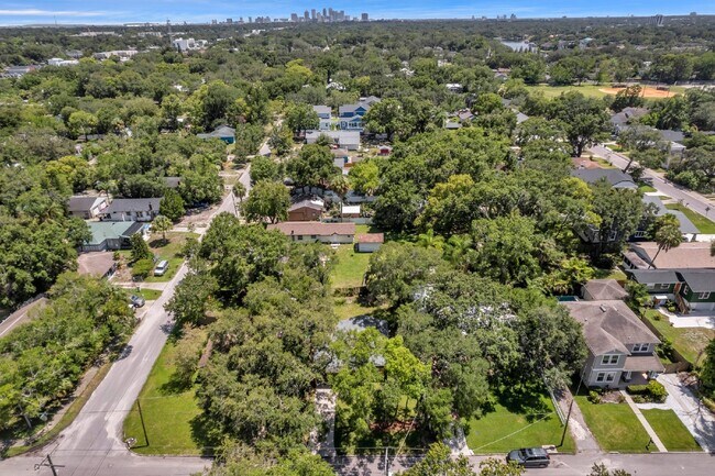 Building Photo - BEAUTIFULLY RENOVATED 2 BEDROOM, 1 BATH HOME WITH CARPORT NESTLED IN THE SOUGHT-AFTER NEIGHBORHOO...