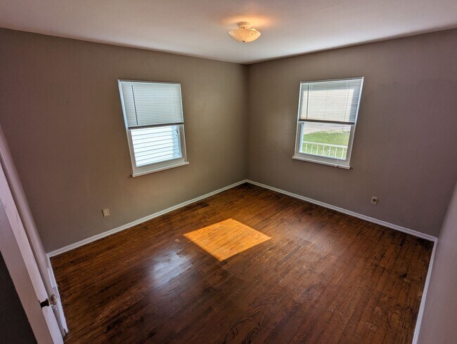 Building Photo - Charming Ranch Home Near Lakeview Metro Park