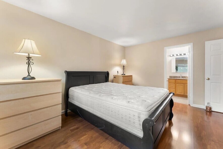 Building Photo - 7108 Coral Gables Cir