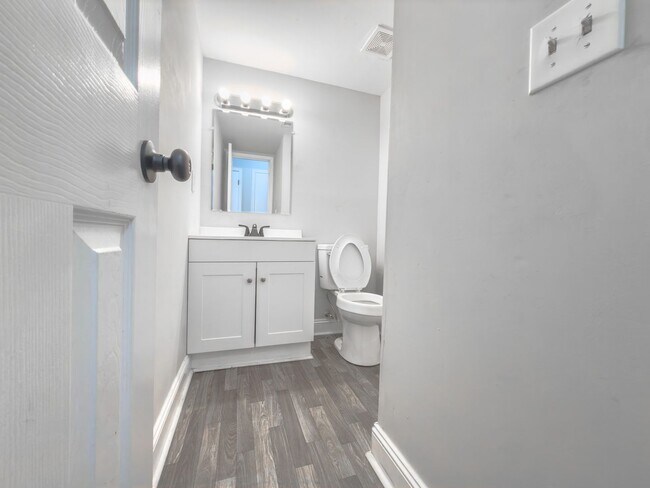 Building Photo - Stylish 2BR Townhome in West Ashley – Modern Living in a Prime Location!