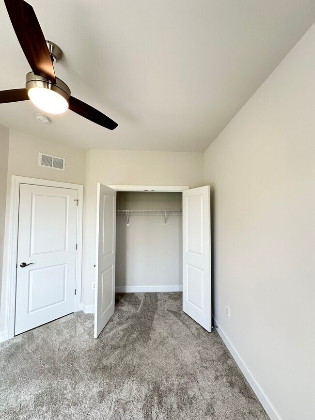 Building Photo - 131 Albany Pl