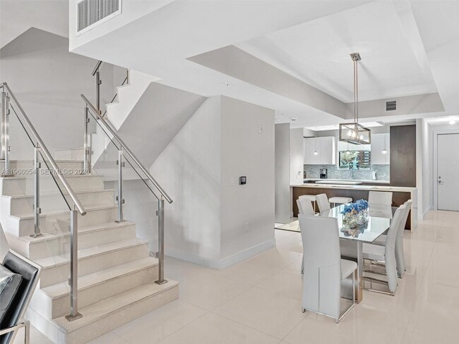 Building Photo - 3040 N Ocean Blvd