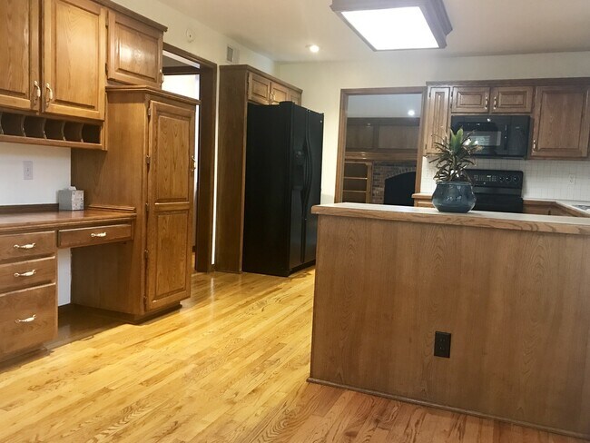 Building Photo - {15031} Charming Two Story Home + Huge, Fenced Yard + Cul de Sac