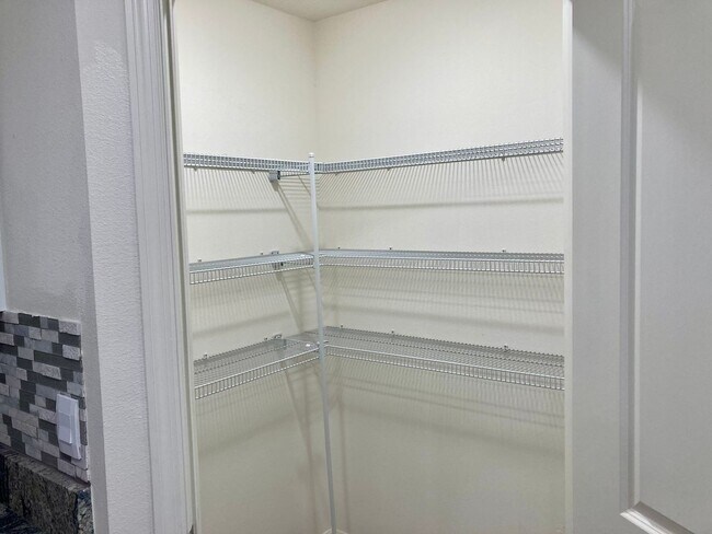 Building Photo - Golf Course Home!