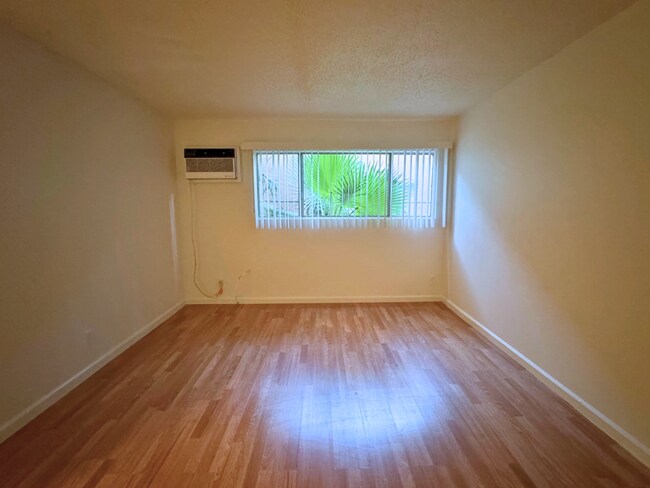 Building Photo - Charming 1-Bedroom Apartment Located in Va...