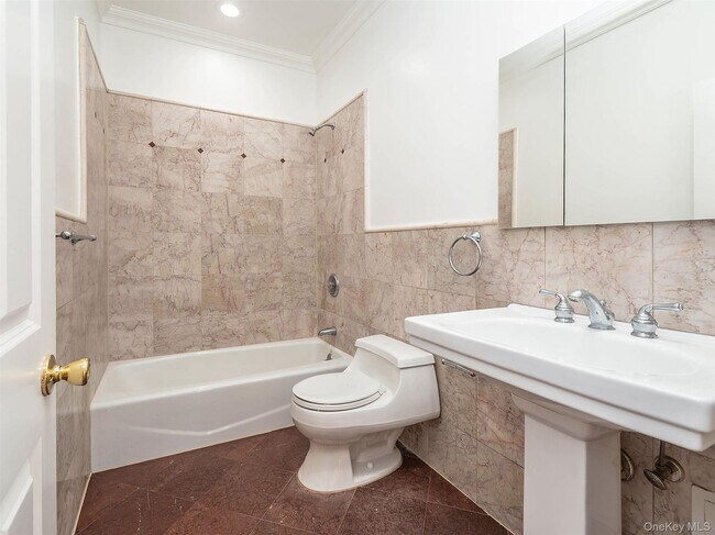 Building Photo - 26 Summit Ave