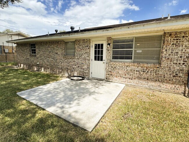 Building Photo - 2007 Mission Dr