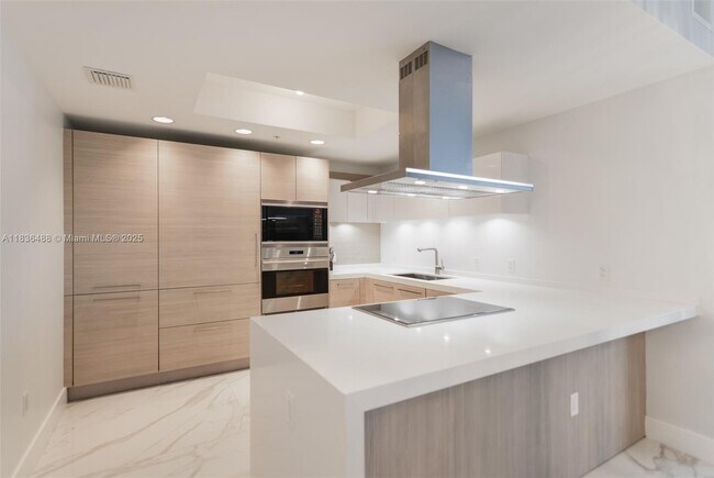 Building Photo - 17111 Biscayne Blvd