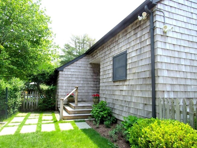 Building Photo - 80 Bishops Ln