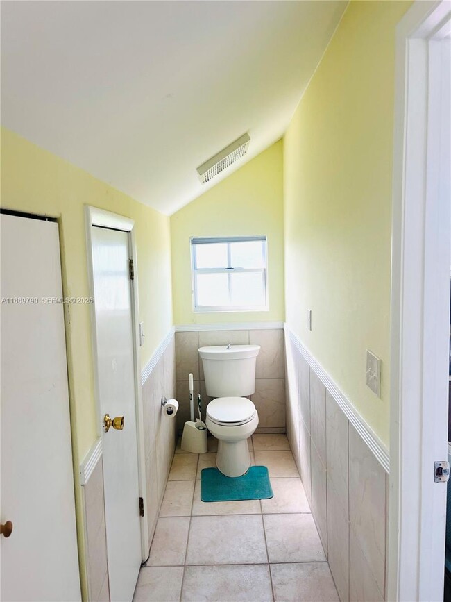 Building Photo - 202 W Canal Dr