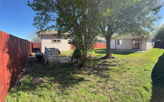 Building Photo - 5005 Daymon Ct