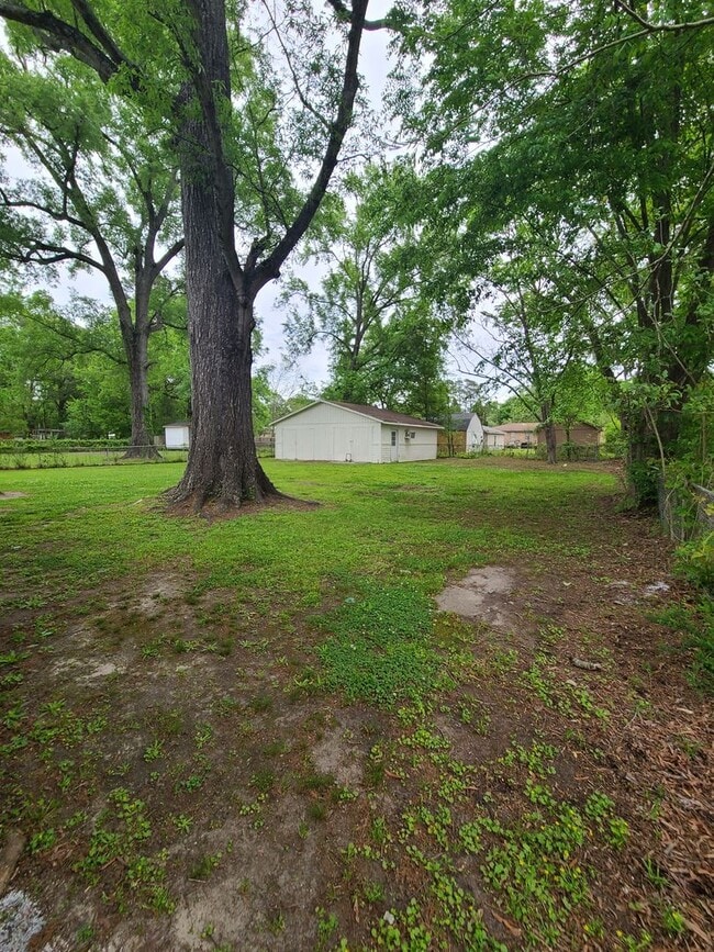 Building Photo - Comfortable Living in the Heart of Goose Creek