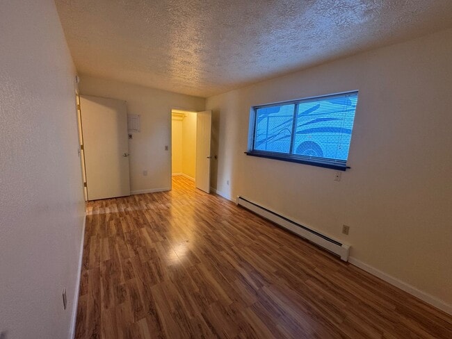 Building Photo - 2104 Roosevelt Dr