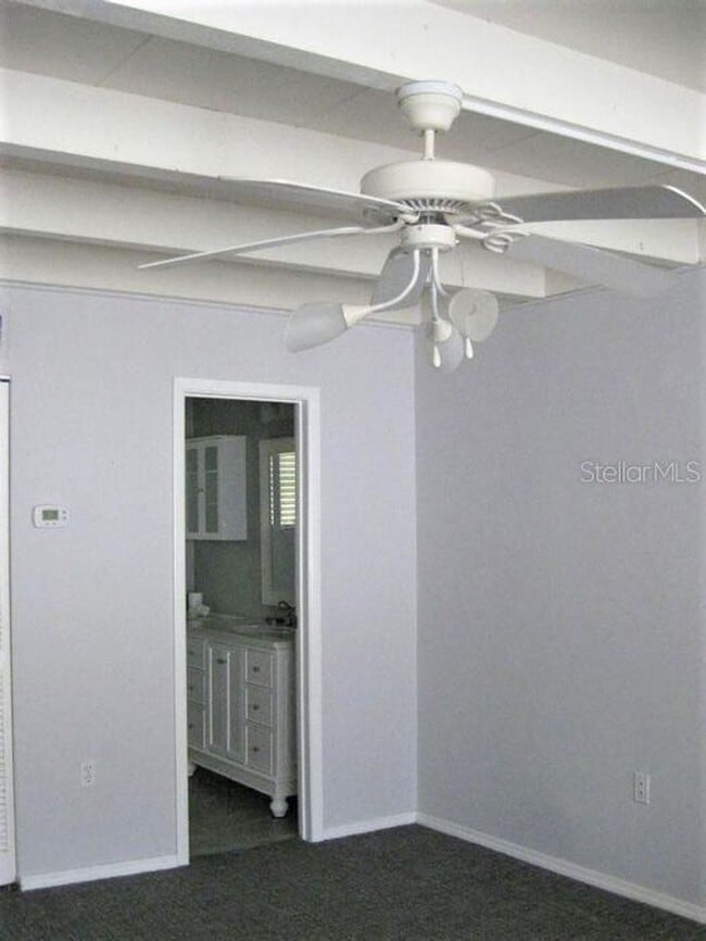 Building Photo - Townhouse close to shopping! Discount of 1...