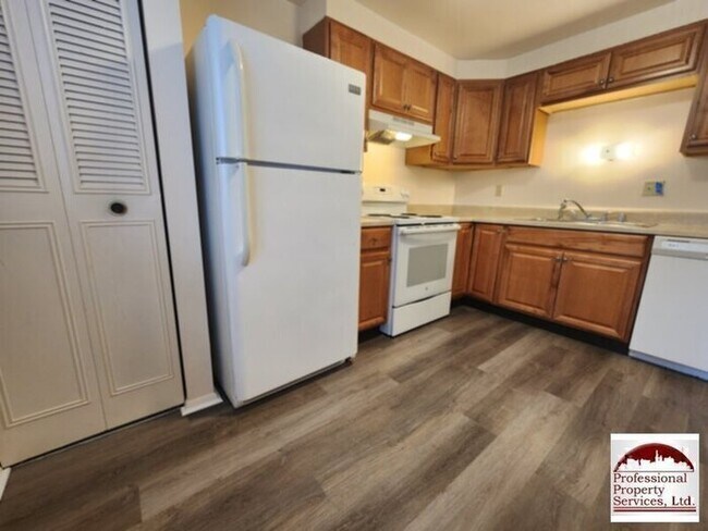 Building Photo - Upgraded End Unit In Amber Meadows
