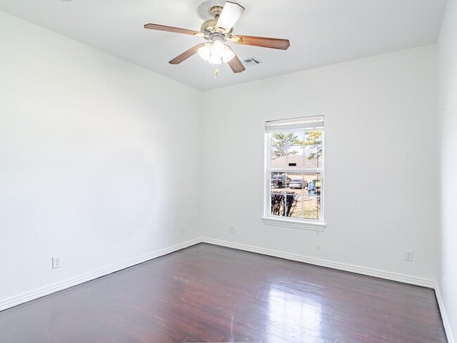 Building Photo - 2806 SE 3rd St