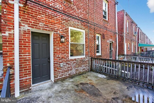 Building Photo - 5925 Woodcrest Ave