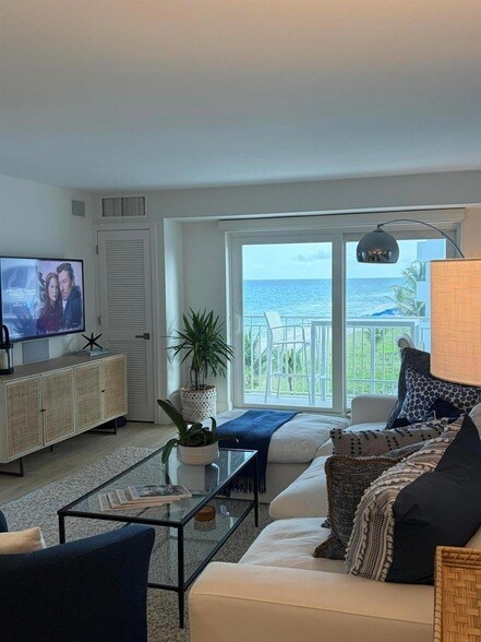 Building Photo - 3221 S Ocean Blvd