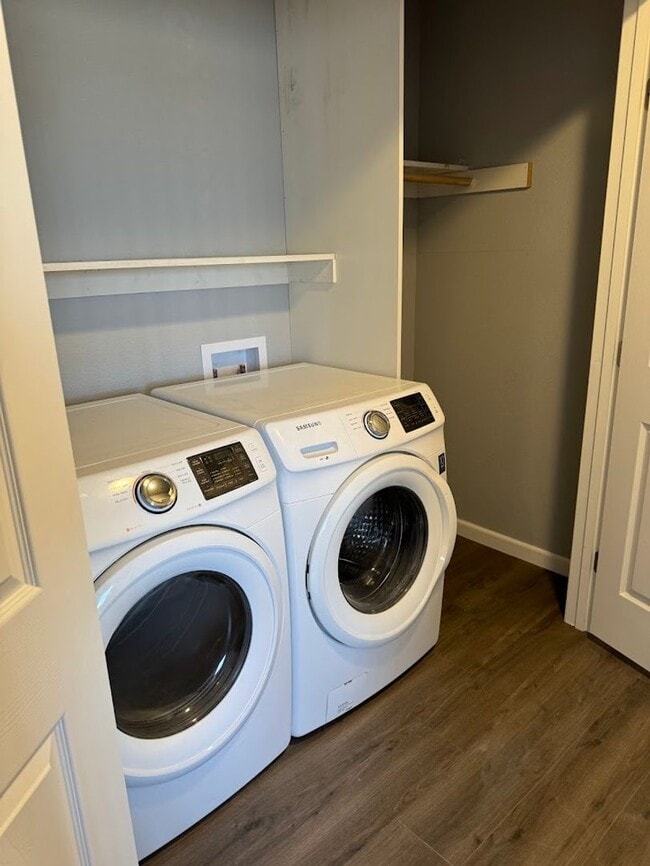 Building Photo - 324-326 W Coral Dr