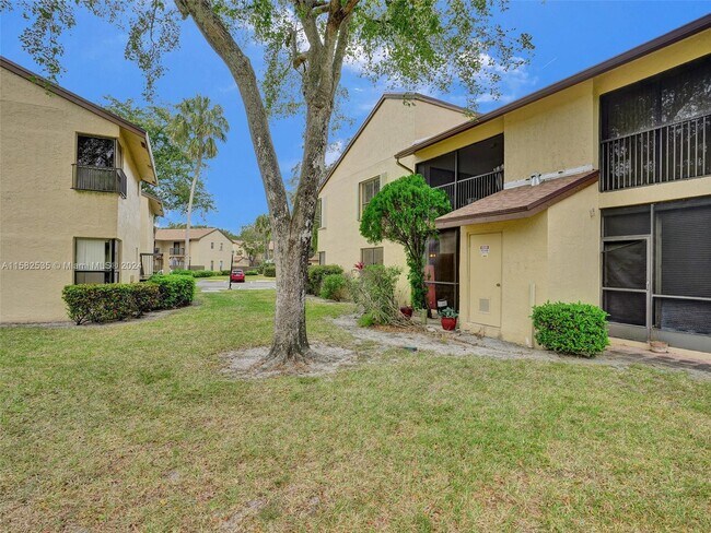 Building Photo - 3689 Cocoplum Cir