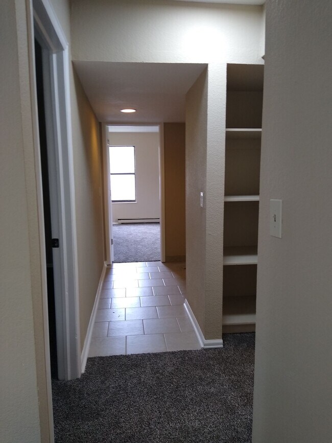 Building Photo - Charming 2 Bedroom 2 Bath w/ Large Yard, 1 Car Garage and Central Air/Heat