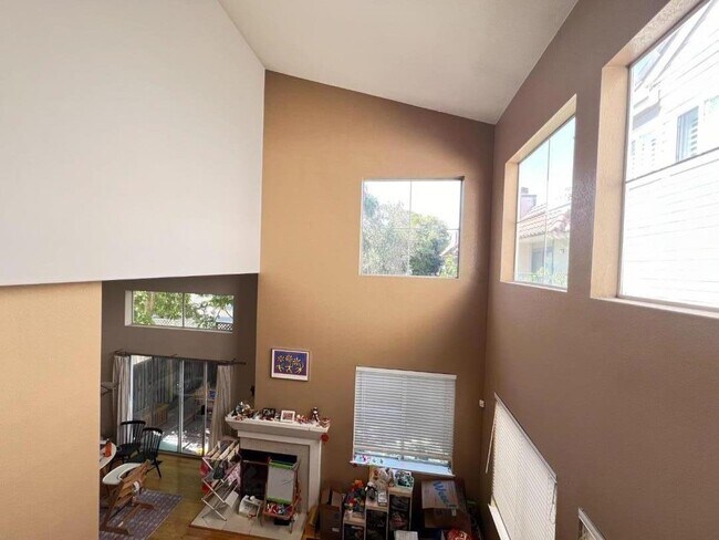 Building Photo - 2052 Jamison Pl