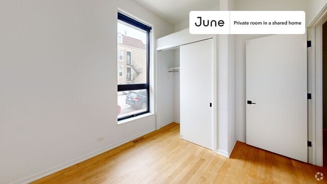 Building Photo - 2122 S Hoyne Ave