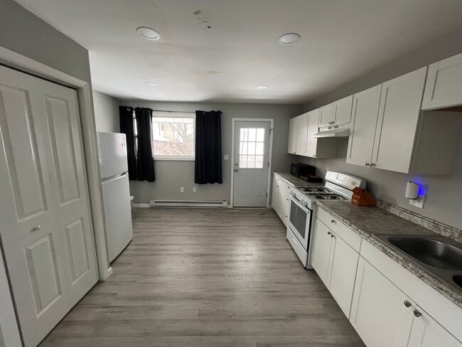 Building Photo - 344-346 Pear Street