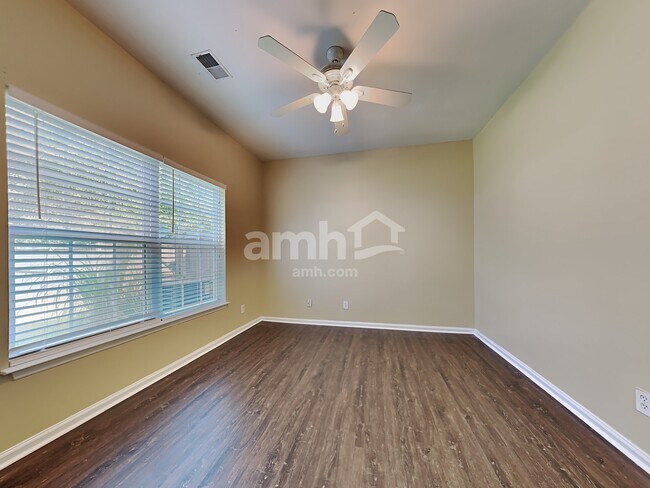 Building Photo - 503 Sparkleberry Ln