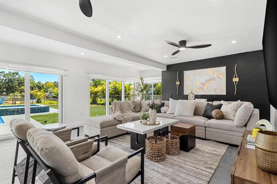 Building Photo - 650 69th Ave S